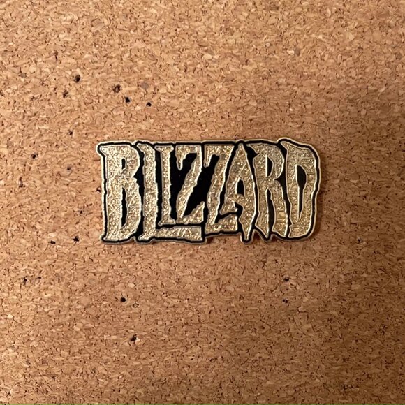 Blizzard Logo in Gold Pin - Series 4 - Picture 1 of 3